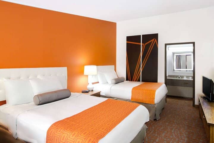 Room 8 of 18