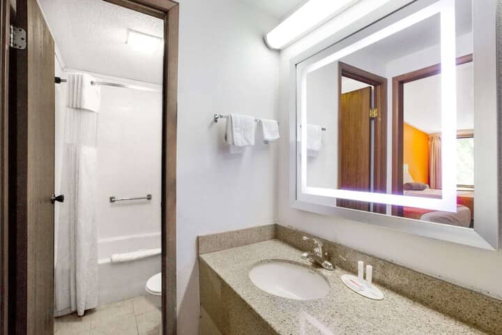 Room 15 of 18
