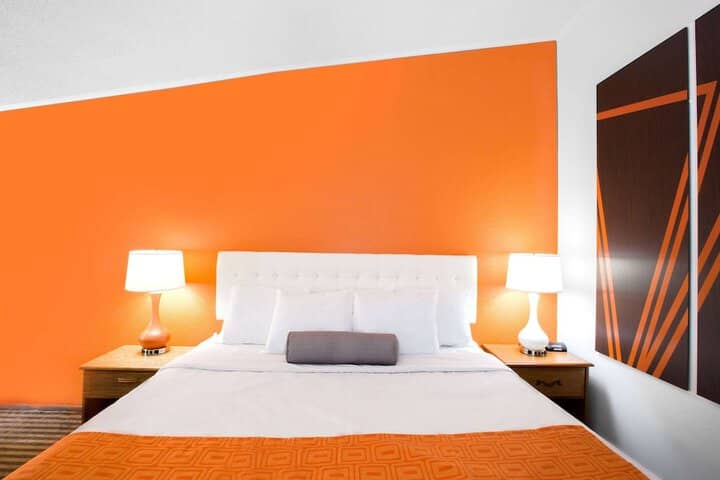 Room 10 of 18