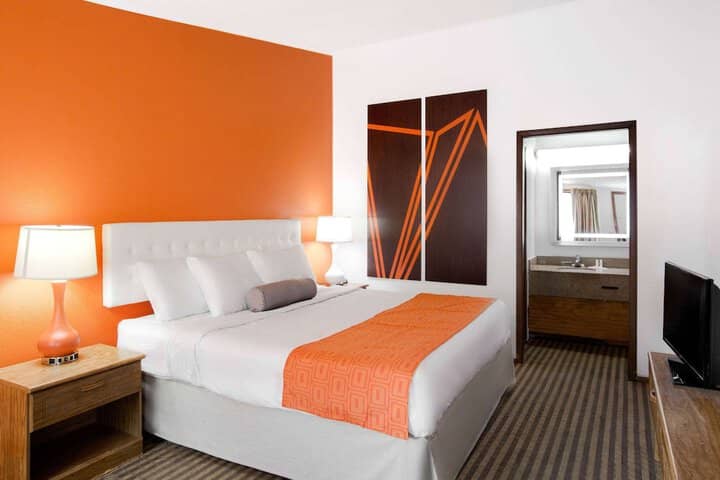 Room 9 of 18