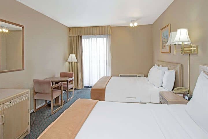 Room 10 of 21